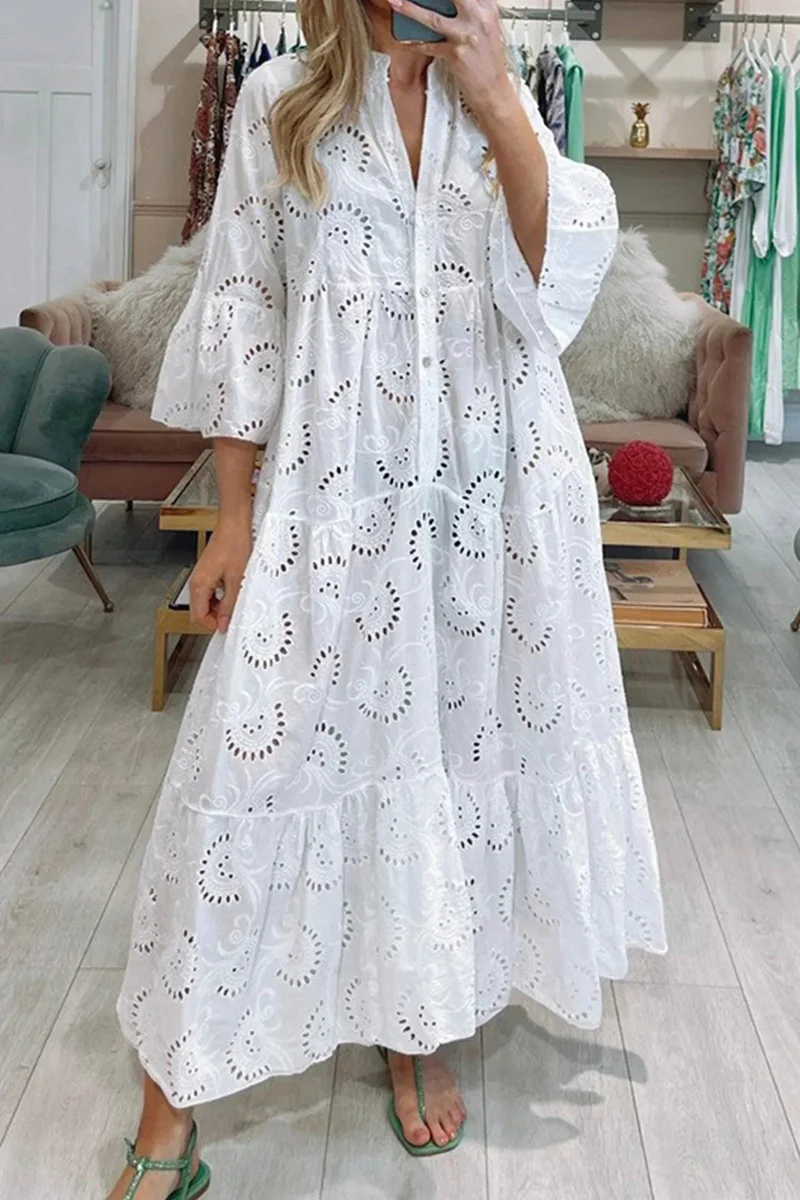 Langes Sommerkleid mit V-Ausschnitt und 3/4-Ärmeln
