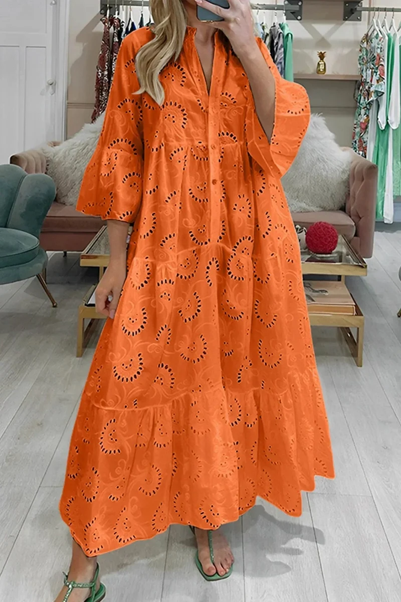 Langes Sommerkleid mit V-Ausschnitt und 3/4-Ärmeln