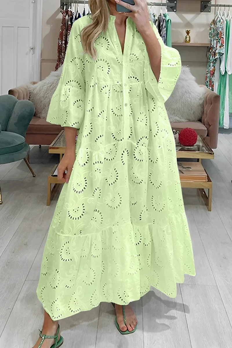 Langes Sommerkleid mit V-Ausschnitt und 3/4-Ärmeln