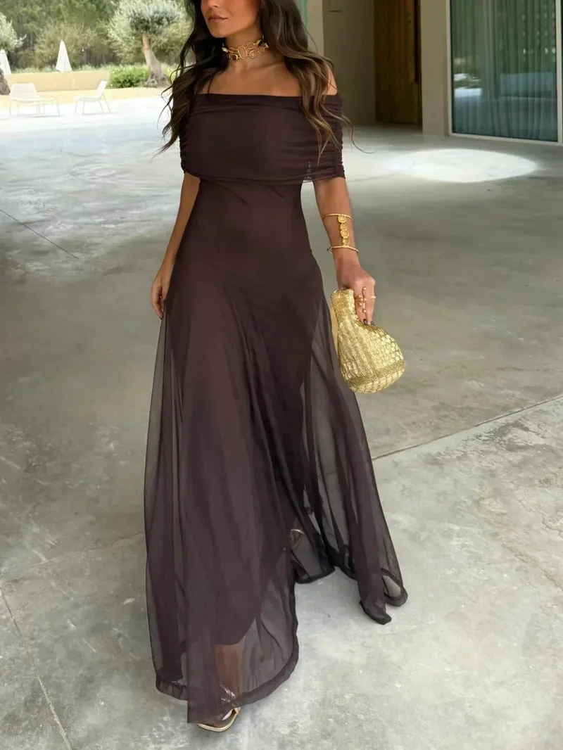 Langes Kleid mit nackten Schultern in Schokoladenbraun