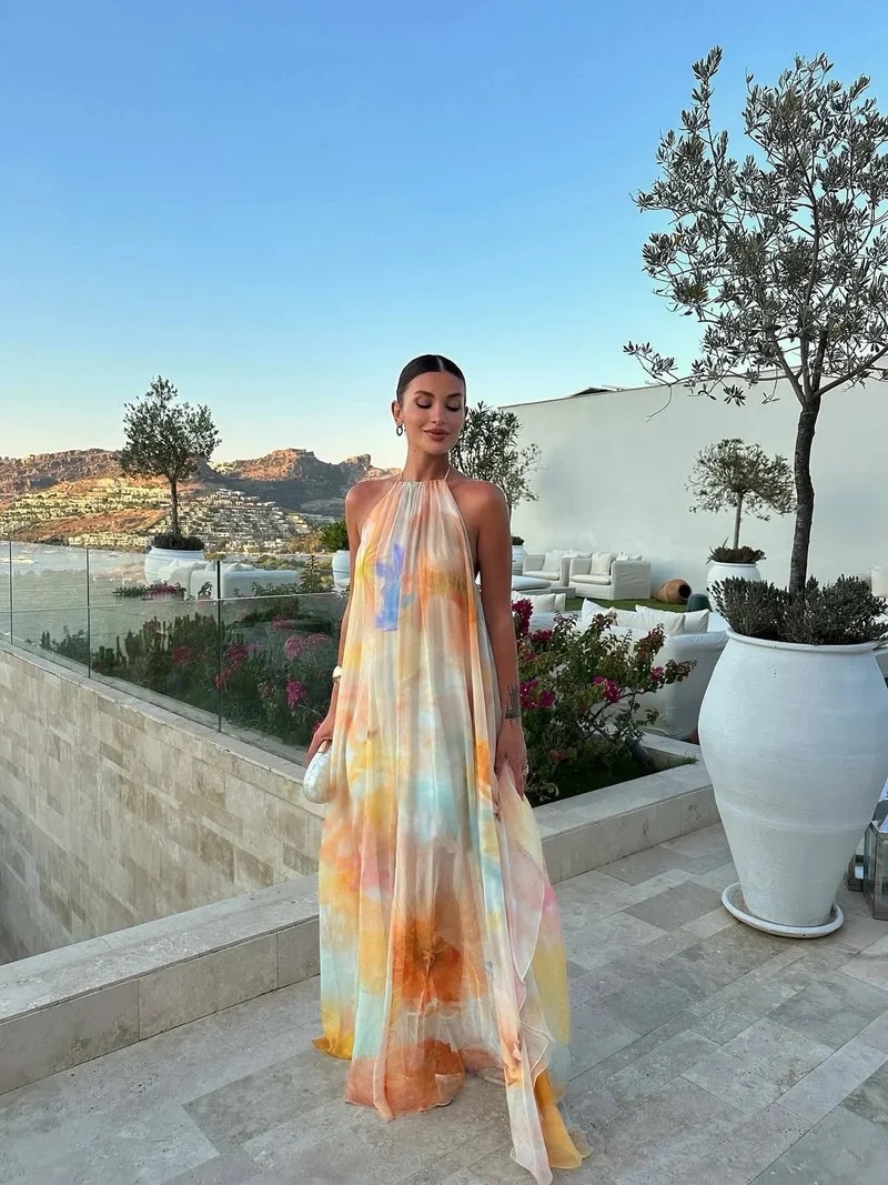 Langes Damenkleid mit Rückenfreiem Design und Farbprint