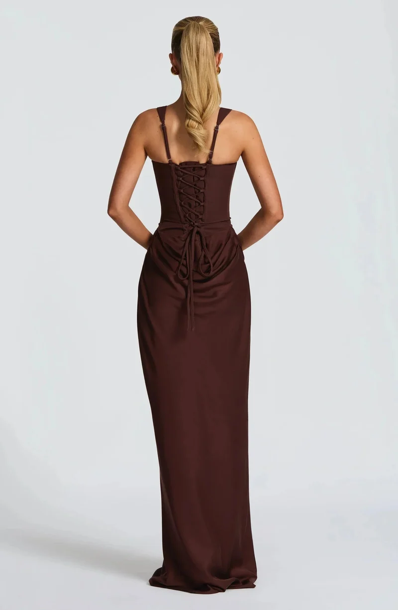 Figurbetontes Damenkleid mit rückenfreiem Schnitt | Langes Abendkleid