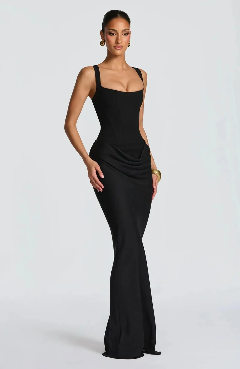 Figurbetontes Damenkleid mit rückenfreiem Schnitt | Langes Abendkleid