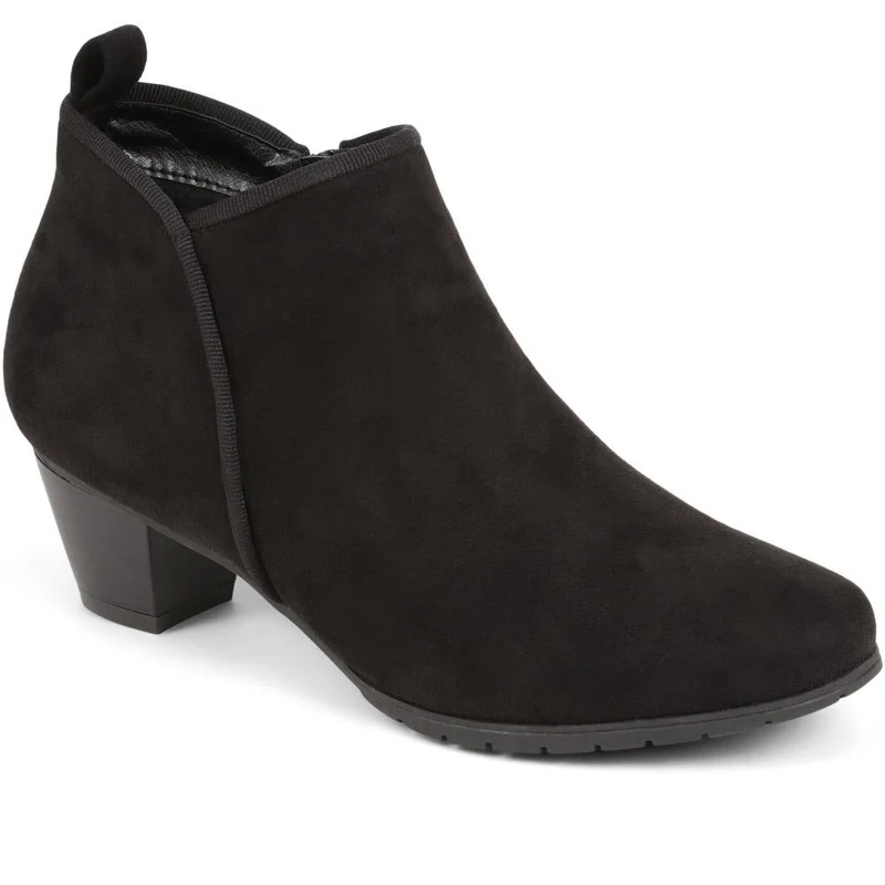 Heeled Short Ankle Boots - WBINS38005 / 324 159 - Black