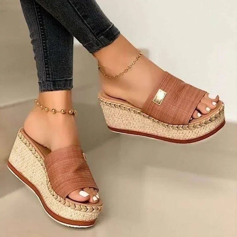 Sandali con zeppa da donna | Scarpe estive alla moda per l'estate