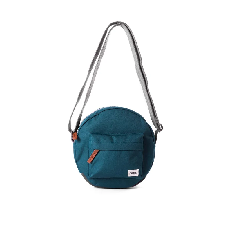 ROKA Paddington Kleine Tasche aus recyceltem Canvas, türkisfarben