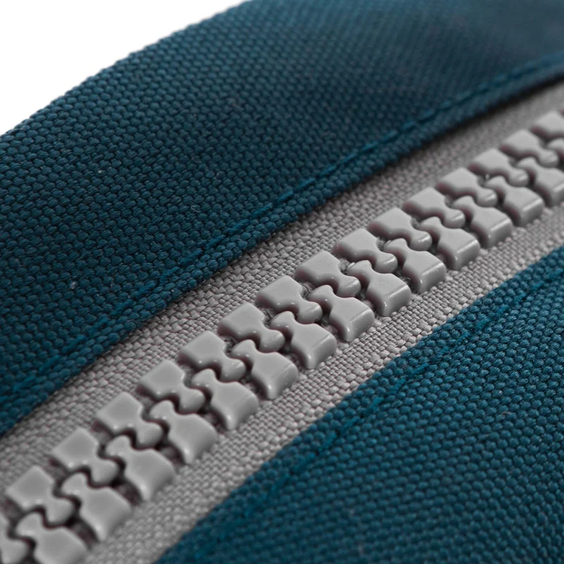 ROKA Paddington Kleine Tasche aus recyceltem Canvas, türkisfarben