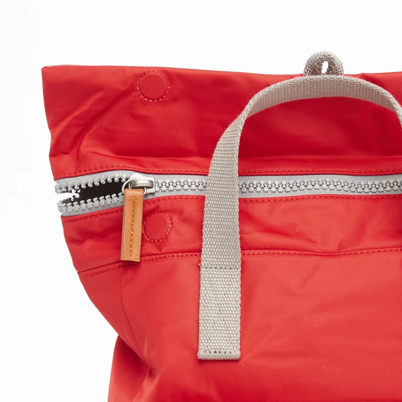 ROKA Canfield B Cranberry Medium Tasche aus recyceltem Nylon
