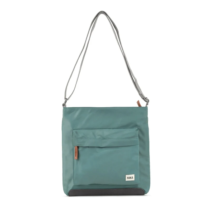ROKA Kennington B Sage Medium Tasche aus recyceltem Nylon