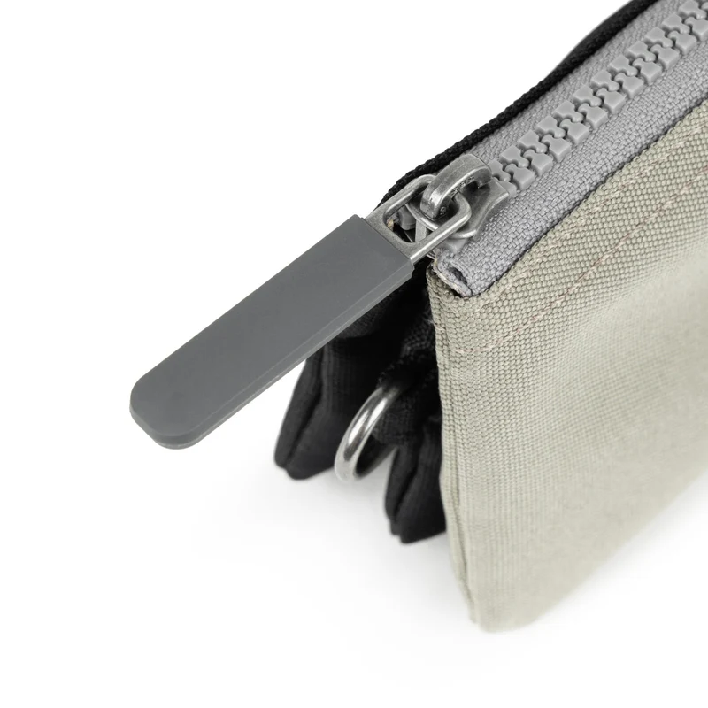 ROKA Kreativer Abfall Carnaby Kleine Geldbörse aus recyceltem Canvas, Farbe Ash/Coriander