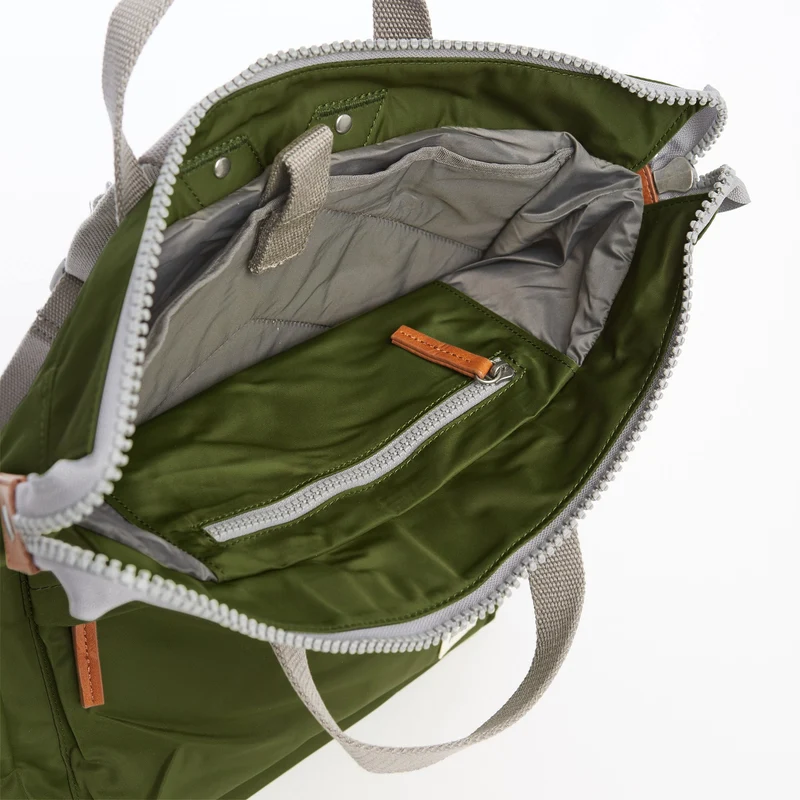 ROKA Bantry B Avocado Große Tasche aus recyceltem Nylon