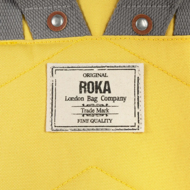 ROKA Bantry B Custard Medium Tasche aus recyceltem Canvas