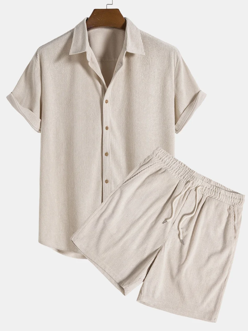 Set leggero estivo di maglietta e pantaloncini da uomo | Outfit casual