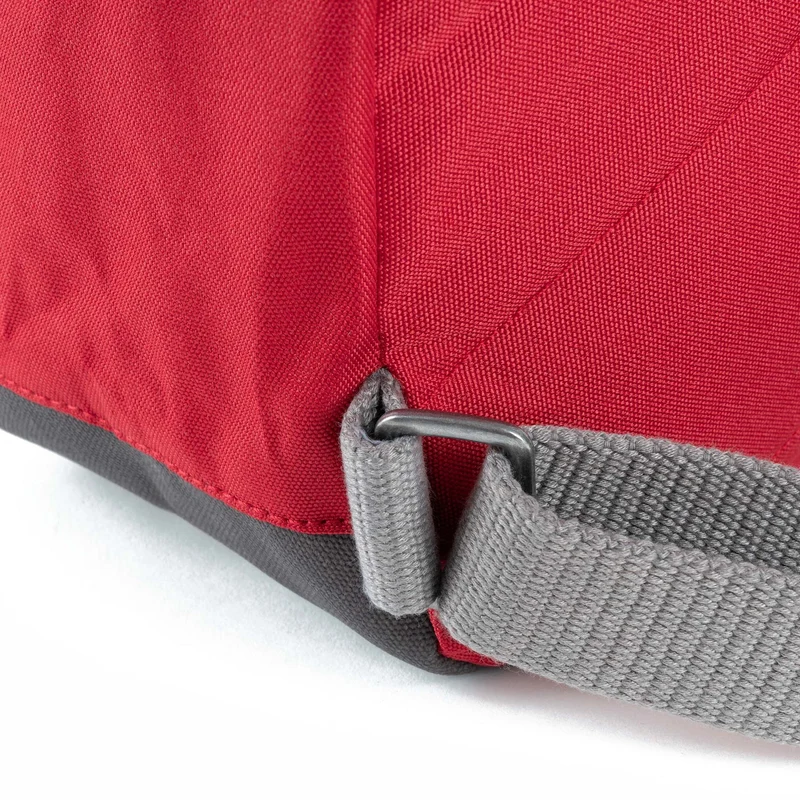 ROKA Bantry B Mars Red Medium Tasche aus recyceltem Canvas