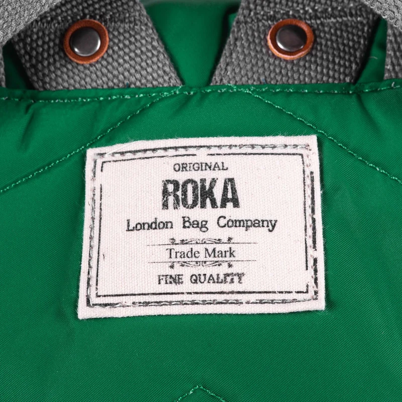 ROKA Bantry B Emerald Medium Tasche aus recyceltem Nylon