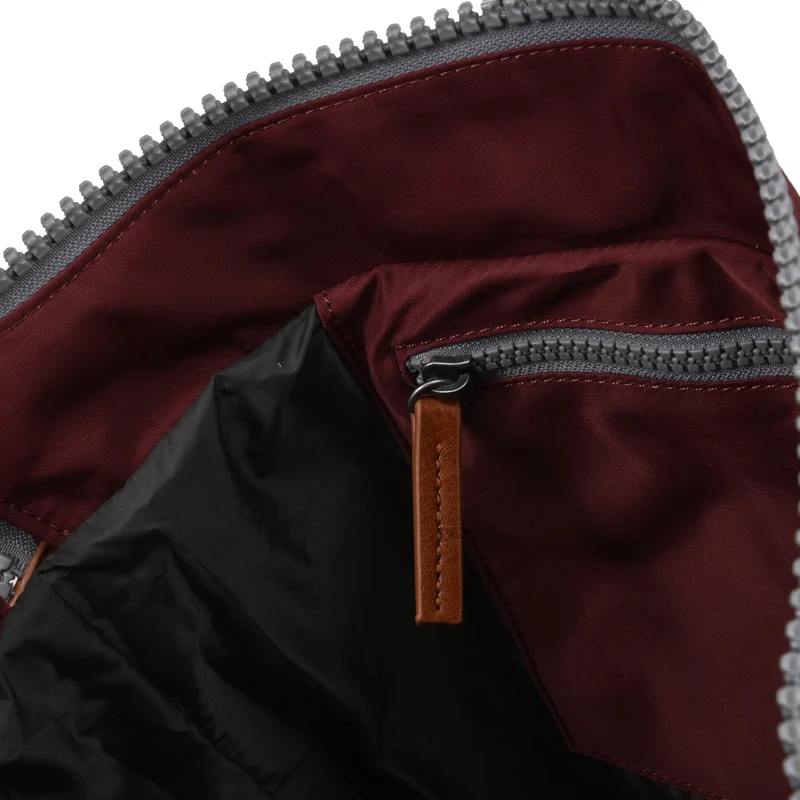ROKA Bantry B Port Medium Tasche aus recyceltem Nylon