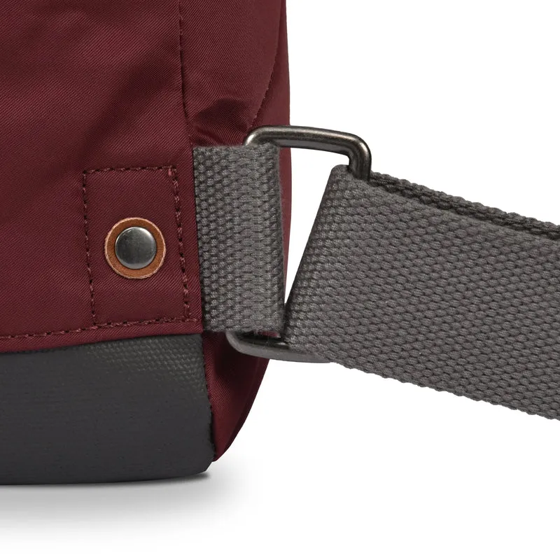 ROKA Bantry B Port Medium Tasche aus recyceltem Nylon