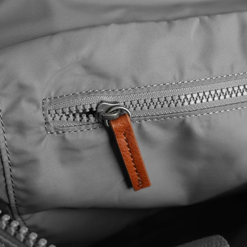 ROKA Bantry B Stormy Medium Tasche aus recyceltem Nylon