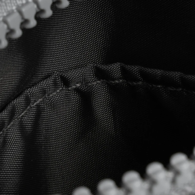 ROKA Chelsea Smaragdgrüne Tasche aus recyceltem Nylon