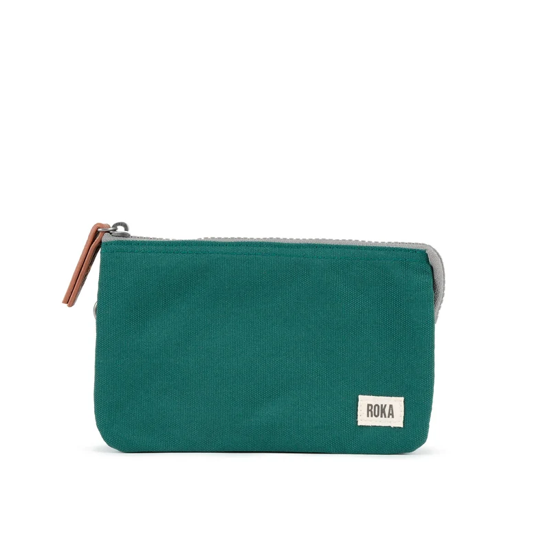 ROKA Carnaby Mittelgroße, nachhaltige Handtasche aus türkisfarbenem Canvas
