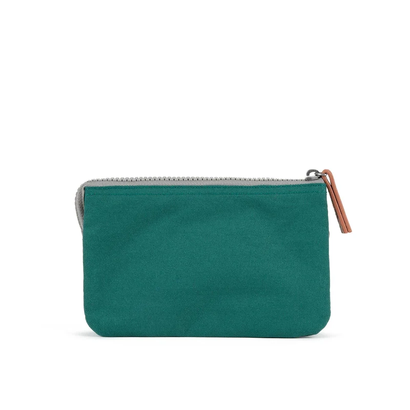ROKA Carnaby Mittelgroße, nachhaltige Handtasche aus türkisfarbenem Canvas