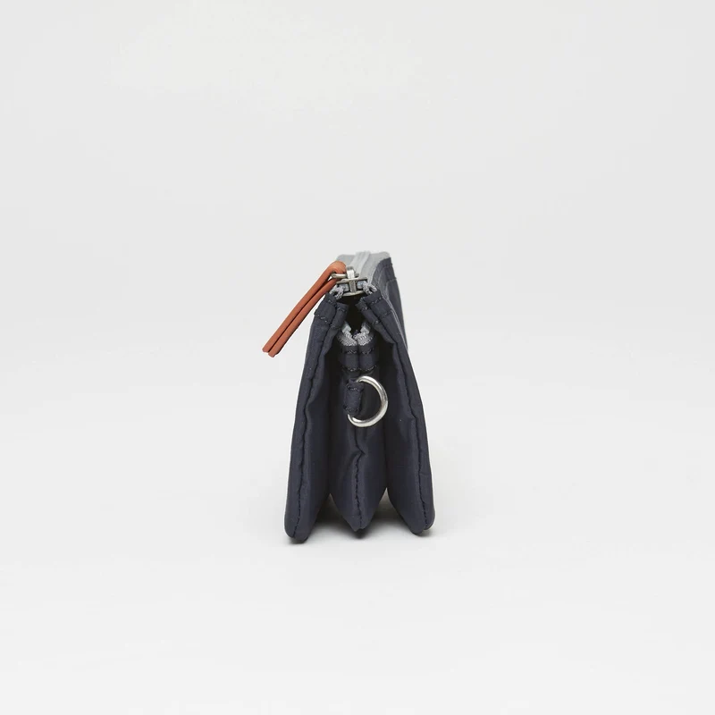 ROKA Carnaby Kleine, tiefschwarze Handtasche