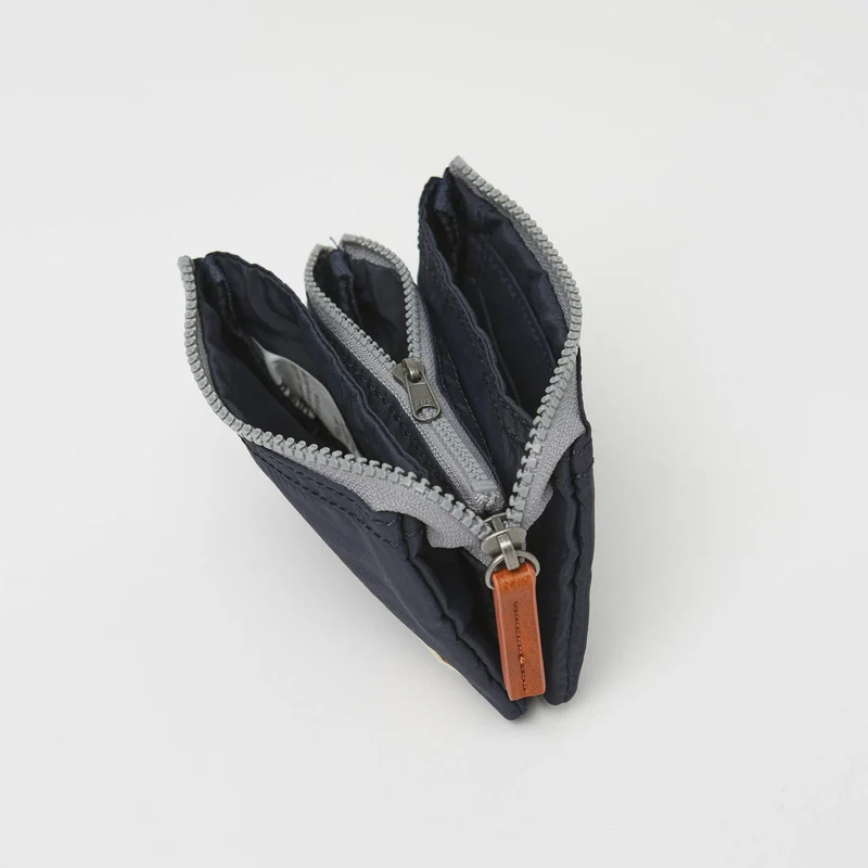 ROKA Carnaby Kleine, tiefschwarze Handtasche