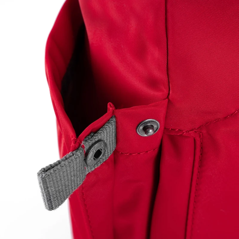 ROKA Bayswater B Cranberry Mittelgroße Tasche aus recyceltem Nylon