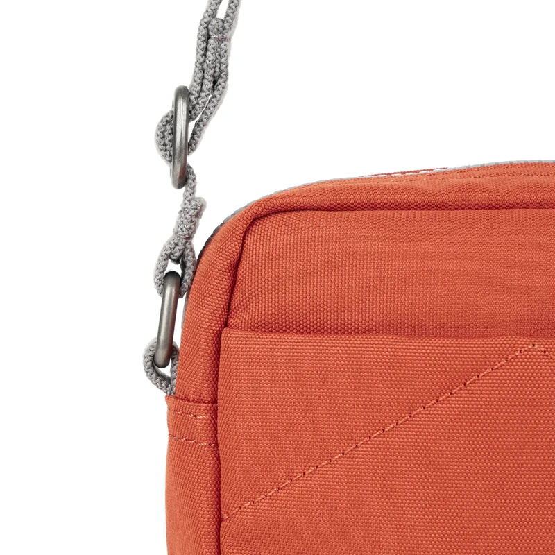 ROKA Bond Rooibos-Tasche aus recyceltem Canvas