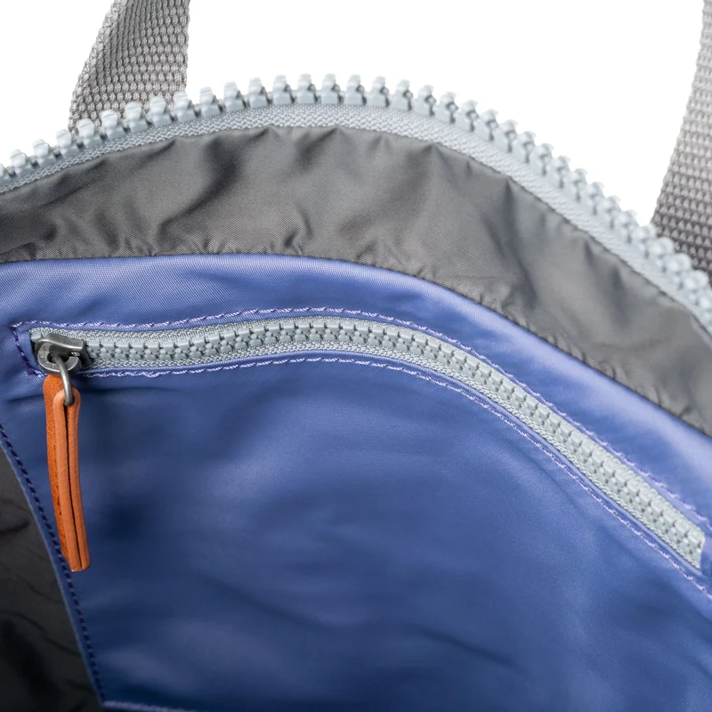 ROKA Canfield B Dusted Peri Medium Beutel aus recyceltem Nylon