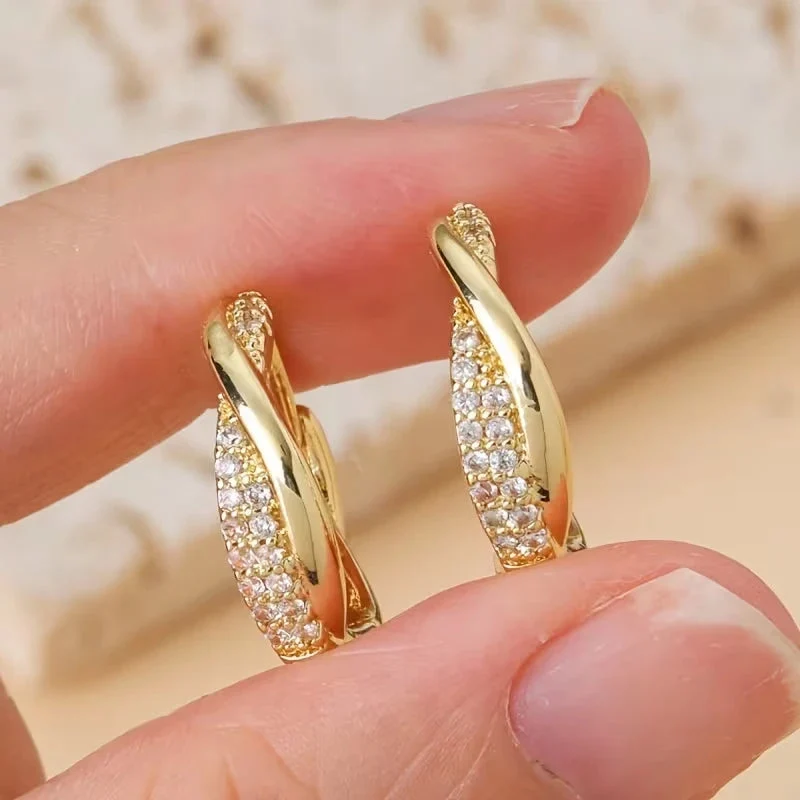 Kara | Orecchini in argento con zirconi dal design minimalista