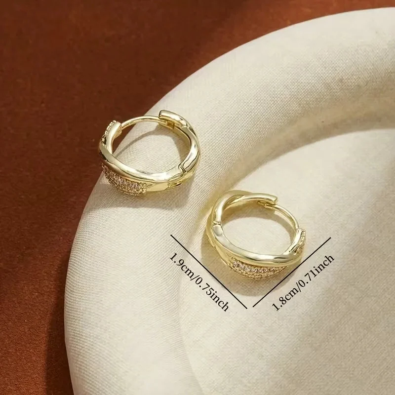 Kara | Orecchini in argento con zirconi dal design minimalista