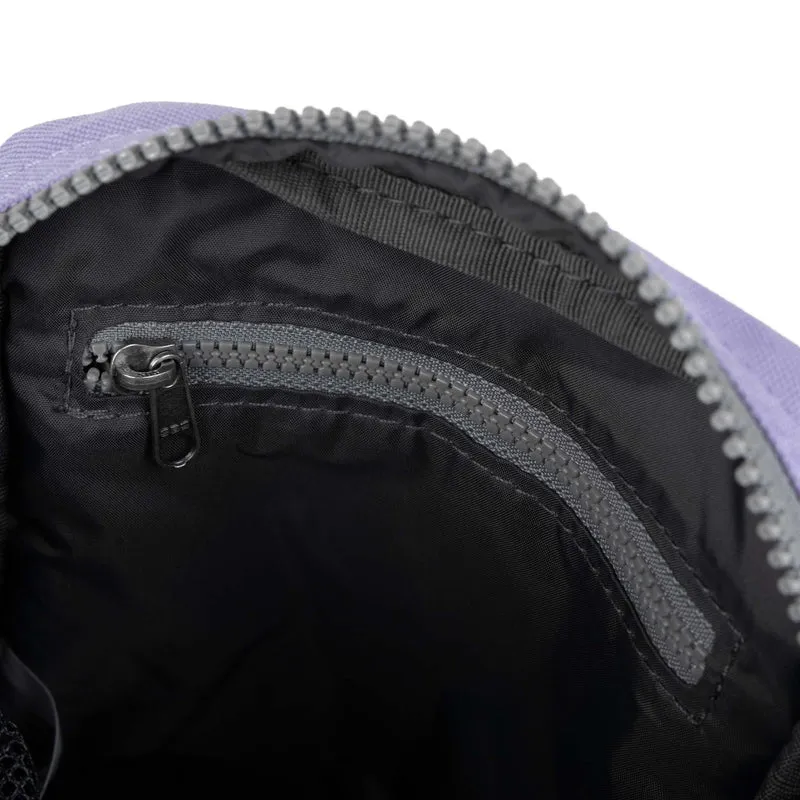 ROKA Bond Lavendelfarbene Einheitsgröße-Tasche aus recyceltem Canvas