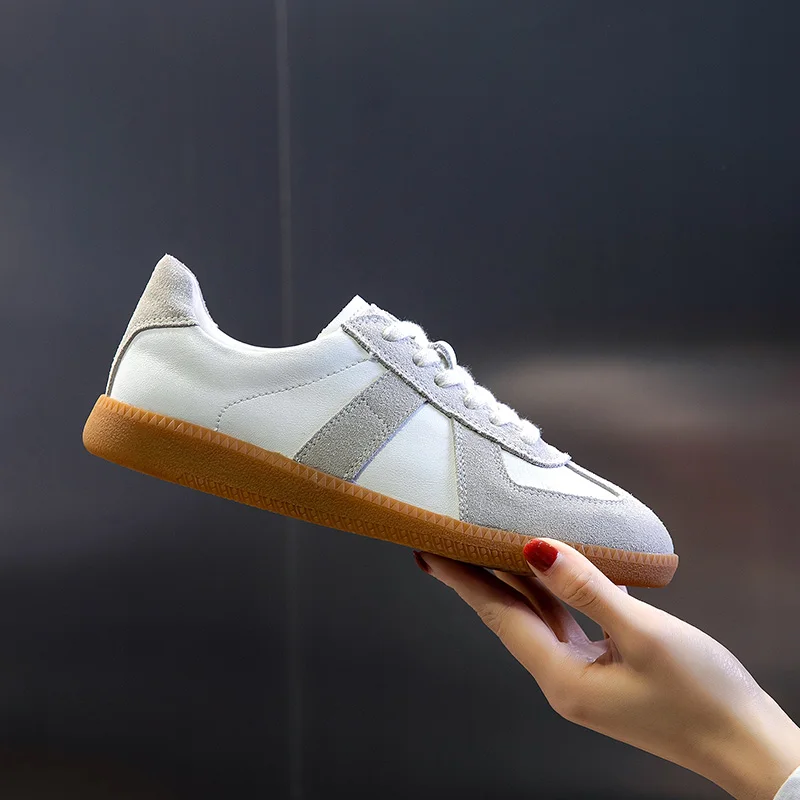 Sneakers bianche in vera pelle da donna | Scarpe basse per la primavera
