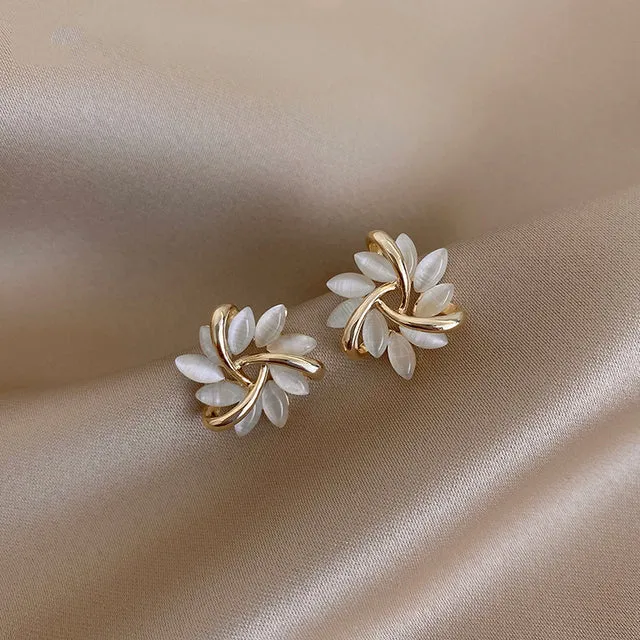 Orecchini con fiori di opale | Orecchini tondi in madreperla