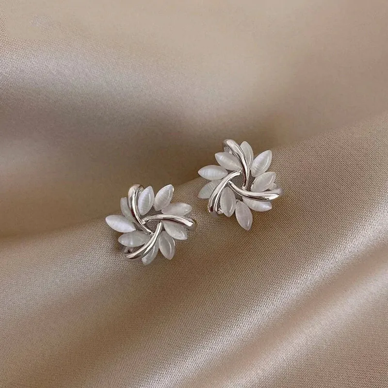 Orecchini con fiori di opale | Orecchini tondi in madreperla