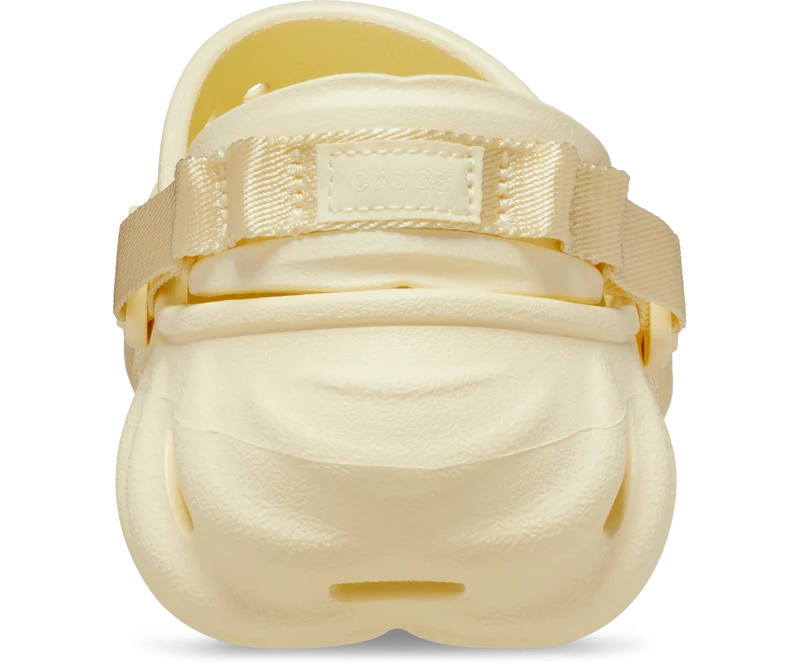 CROCS Unisex Echo Clog - Buttercreme