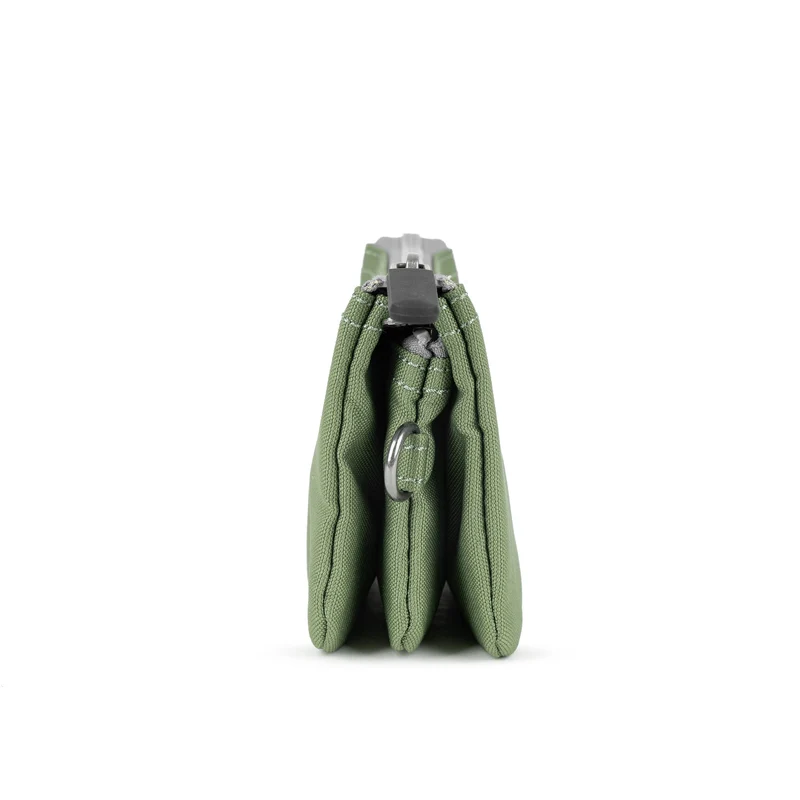 ROKA Black Label Carnaby Kleine Tasche aus recyceltem Granit-Canvas