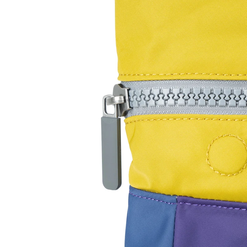 ROKA Kreativer Abfall Canfield B Medium Tasche aus recyceltem Nylon, Edition 2