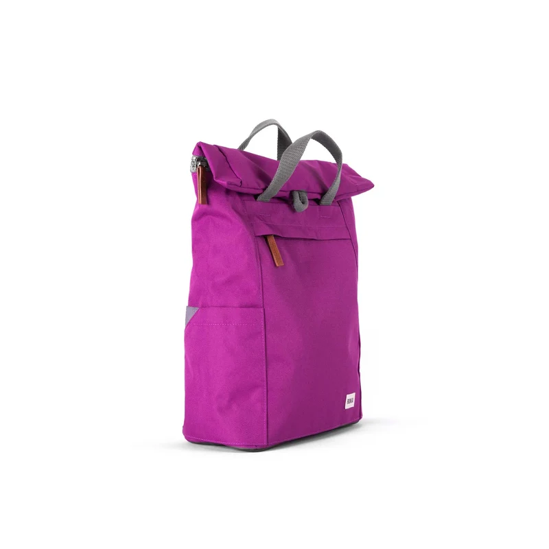 ROKA Finchley Eine mittelgroße Tasche aus recyceltem violettem Canvas