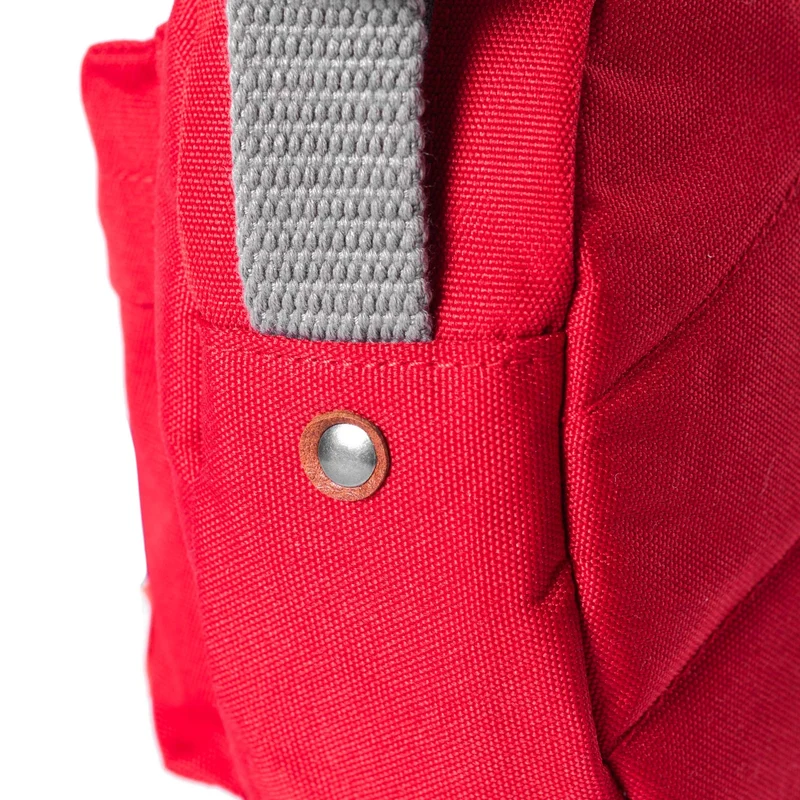 ROKA Paddington B Mars Red Kleine Tasche aus recyceltem Canvas
