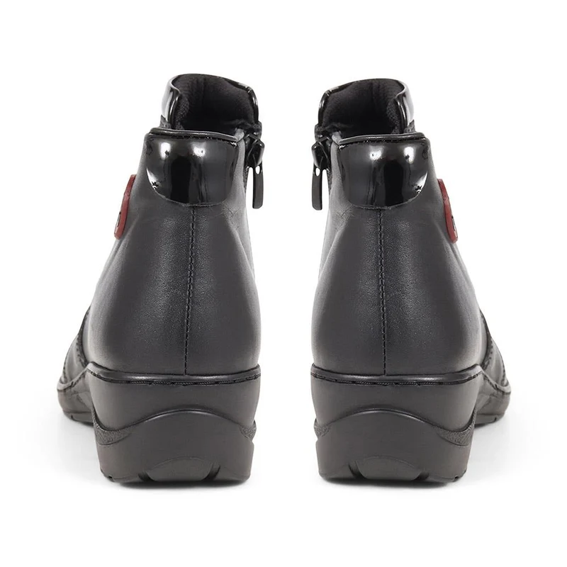 Leather Zip-Up Ankle Boots - HAK38019 / 324 661 - Black