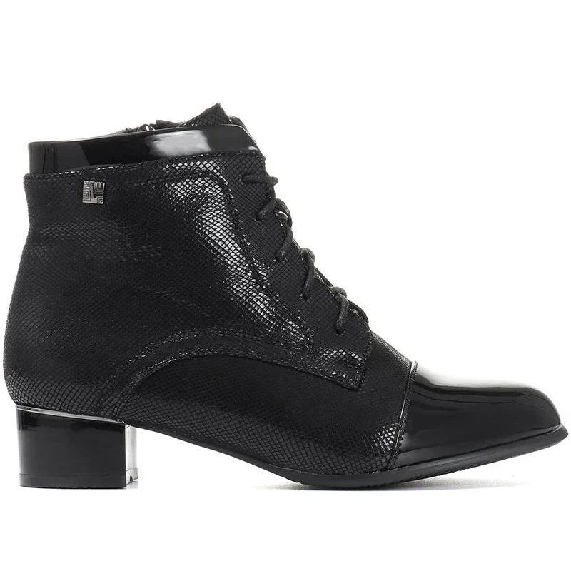 Wide Fit Lace-Up Ankle Boots - WLIG28002 / 313 125 - Black