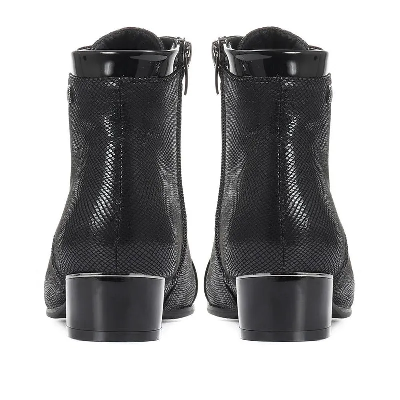 Wide Fit Lace-Up Ankle Boots - WLIG28002 / 313 125 - Black