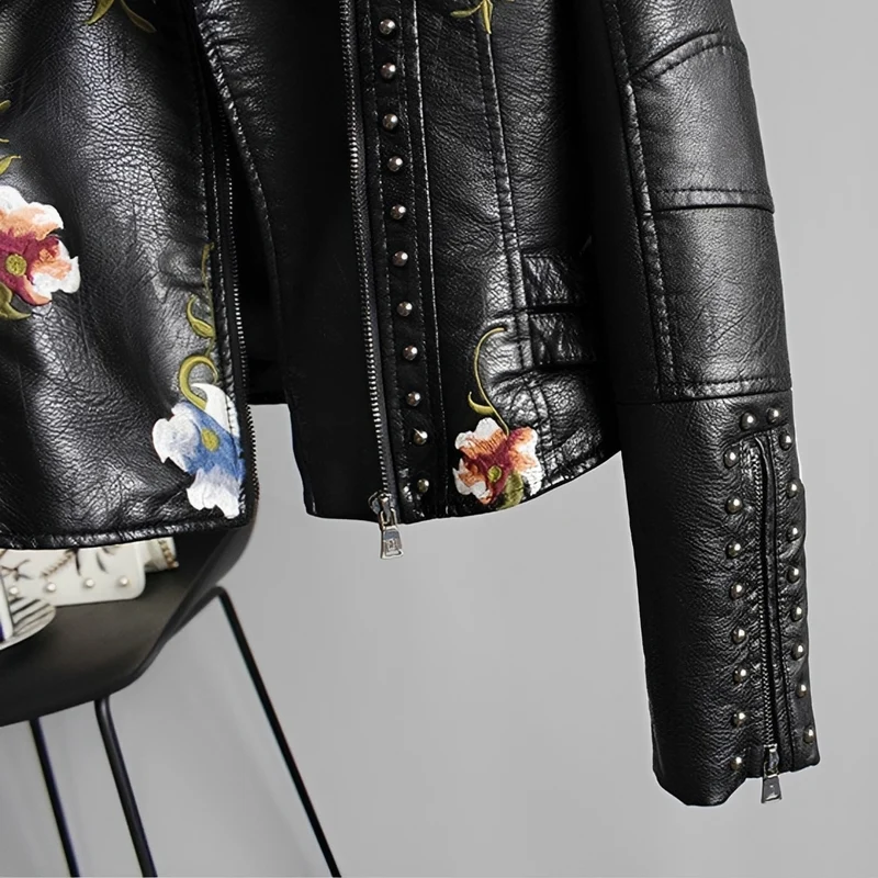 Zoey - Vintage-inspirierte bestickte Jacke