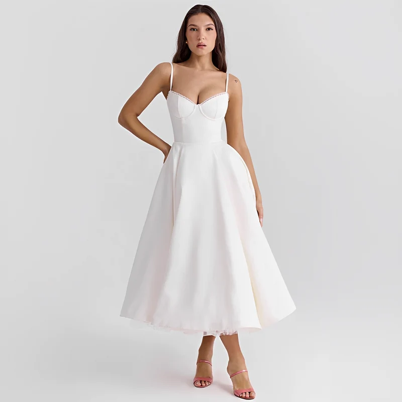 Zendaya - Stilvolles Kleid mit doppelter Schicht