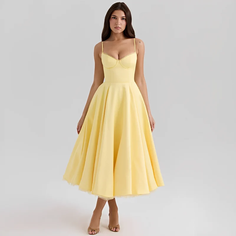 Zendaya - Stilvolles Kleid mit doppelter Schicht