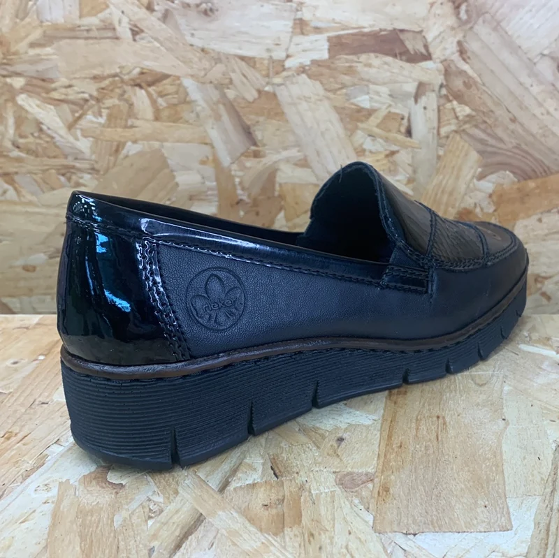 Rieker Modischer Slip-On-Loafer mit Keilabsatz für Damen – Schwarz