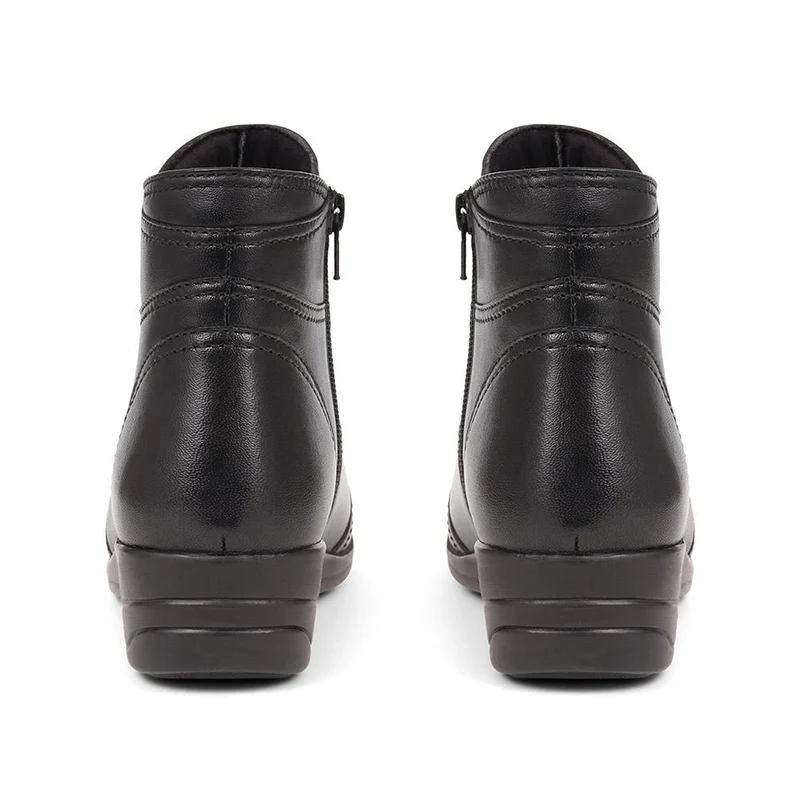 Leather Wedge Ankle Boots - KF38008 / 324 492 - Black