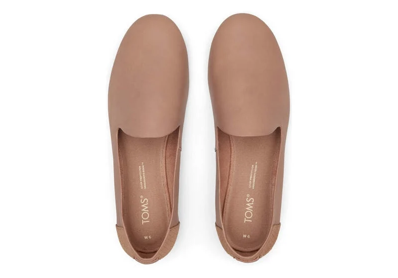 TOMS Flache Darcy-Lederschuhe für Damen – Buck Brown